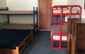 a double bed and 2 sets of bunks in the Bach